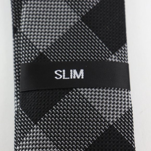 Bloomingdale's The Men's Store, Black and White Plaid Men's Silk Neck Tie NWT - Picture 2 of 4